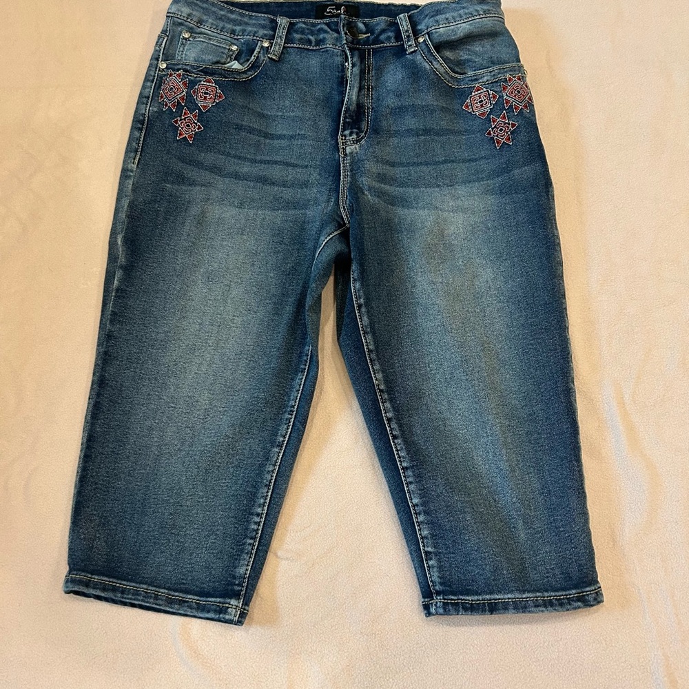 Stylish Earl Jeans Embroidered Denim Capris with Rhinestone Embellishments- EUC